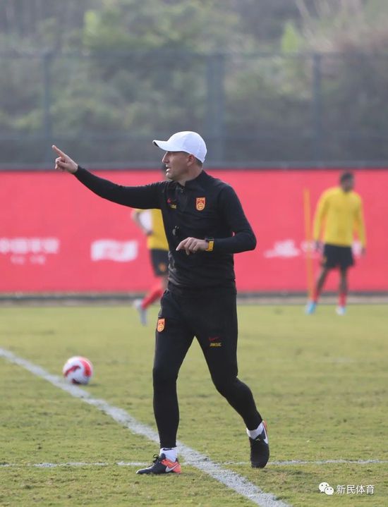 因此他的影片不但在世界影坛上取得了不凡的声誉，而且在票房上也获得成功，甚至在美国也创下了伊朗电影的票房奇迹，《天堂的孩子》还人围了奥斯卡最佳外语片提名。